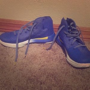 I am selling shoes